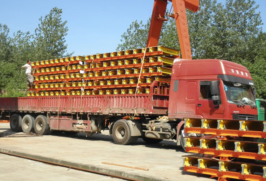 Ready-for-shipment pre-assembled tables with steel walers as main beam